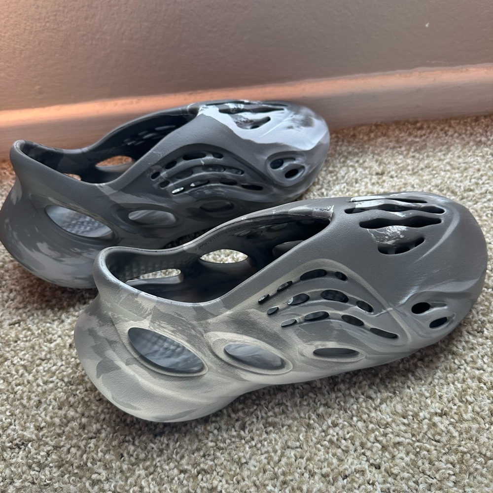 Gray YZY FOAM RNR Men’s Size 6